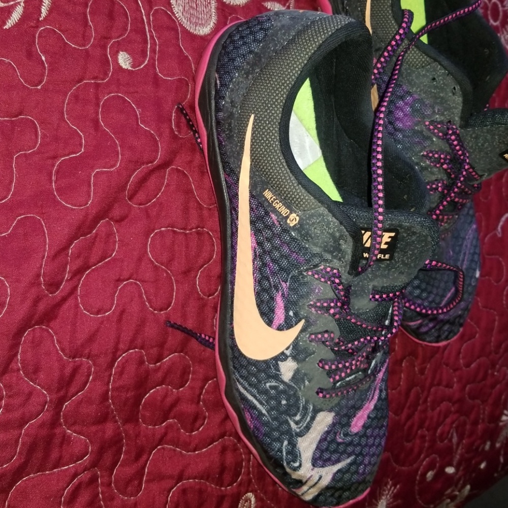 Shoes - Picture 2 of 5